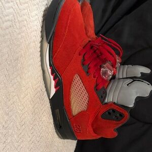 Jordan 5 bull red. No box